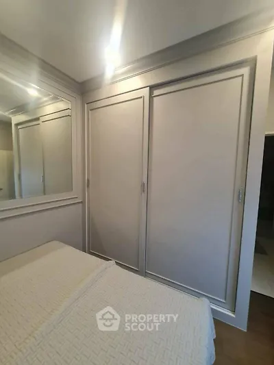 Modern bedroom with sliding closet doors and elegant mirror design