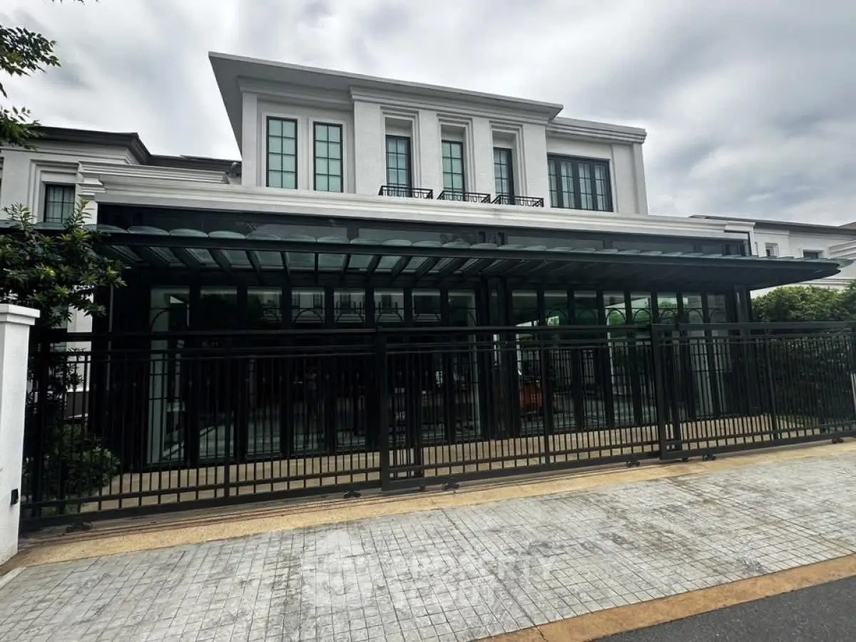 Luxurious modern house with sleek design and large windows, perfect for upscale living.