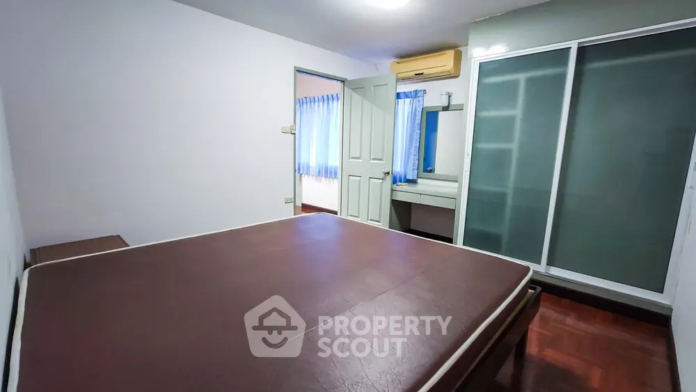  2 Bedrooms Condo -1