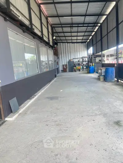 Spacious industrial warehouse with high ceilings and ample storage space.
