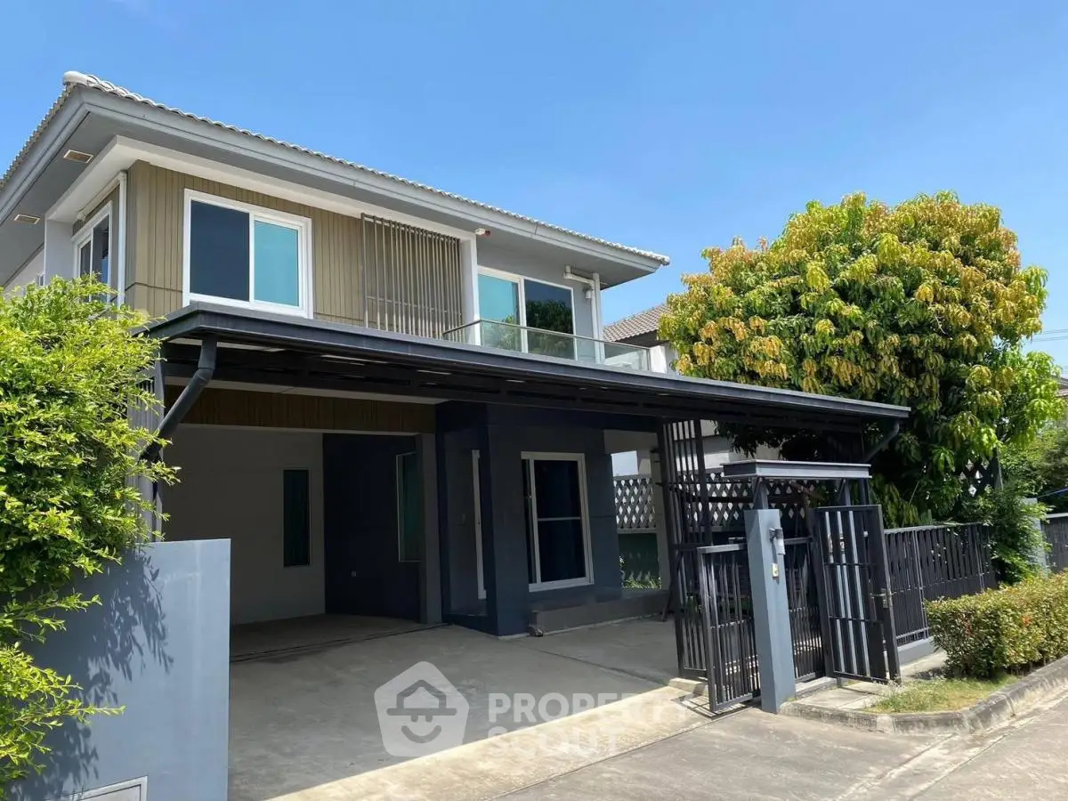 Modern two-story house with spacious driveway and lush greenery, perfect for family living.