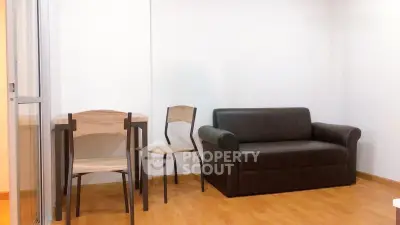 Cozy living room with modern furniture and wooden flooring, perfect for relaxation and comfort.