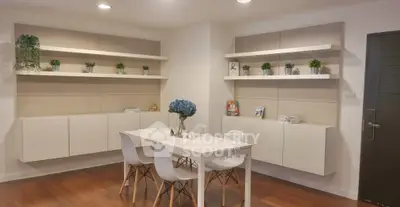 image_rental-30382264