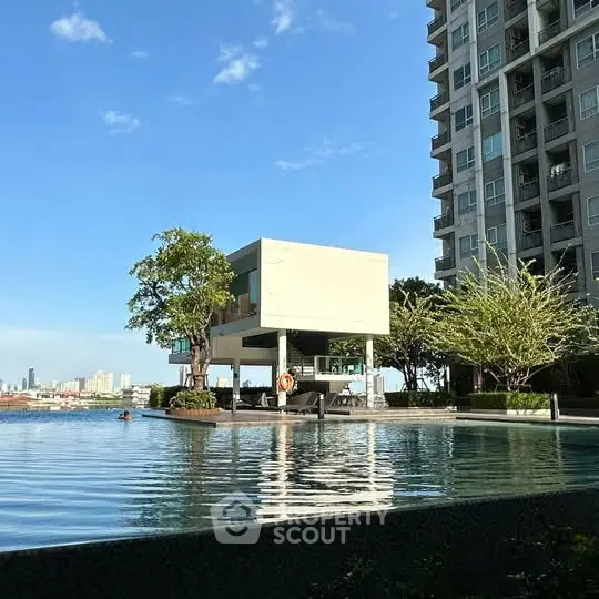 Luxurious high-rise apartment with stunning pool and city view