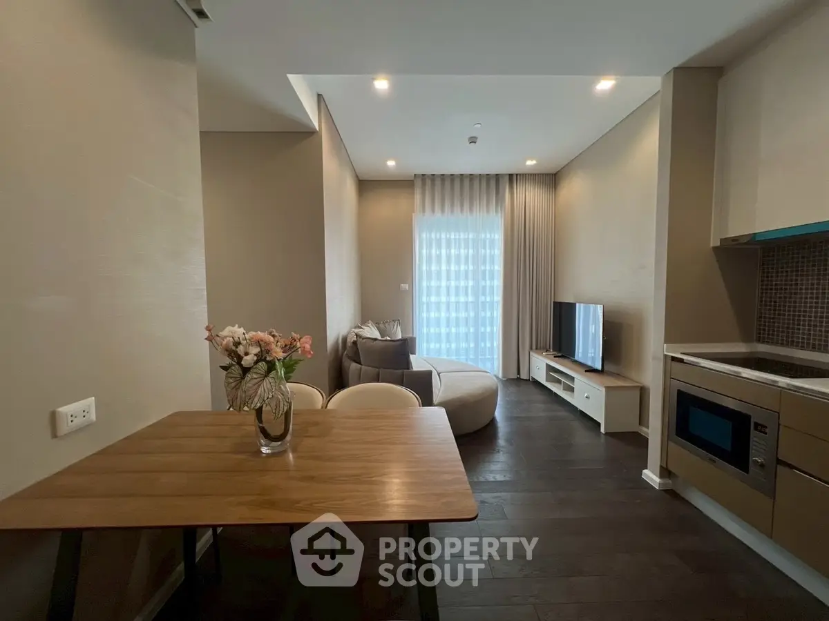 Modern living room with cozy seating and stylish kitchen area