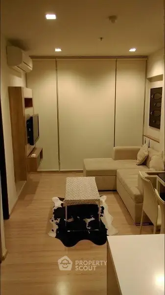  1 Bedroom Condo at Rhythm Sathorn-3