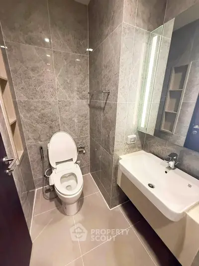 Modern bathroom with sleek design and high-quality fixtures in a contemporary apartment.