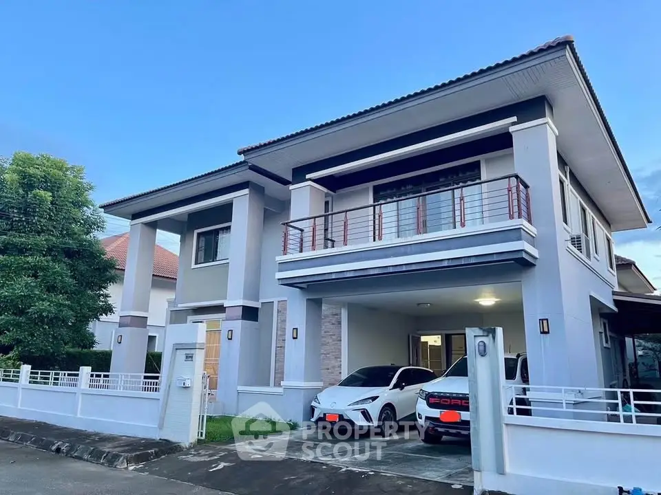 Stunning modern two-story house with spacious driveway and sleek architectural design.