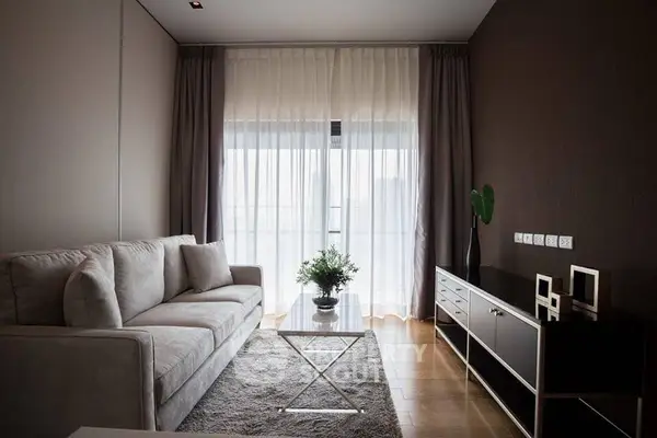 image_rental-5270178