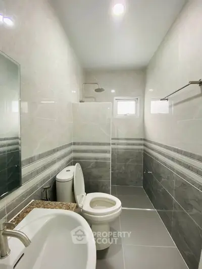 Modern bathroom with sleek design and elegant fixtures