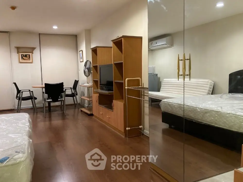 Spacious studio apartment with modern furnishings and wooden flooring