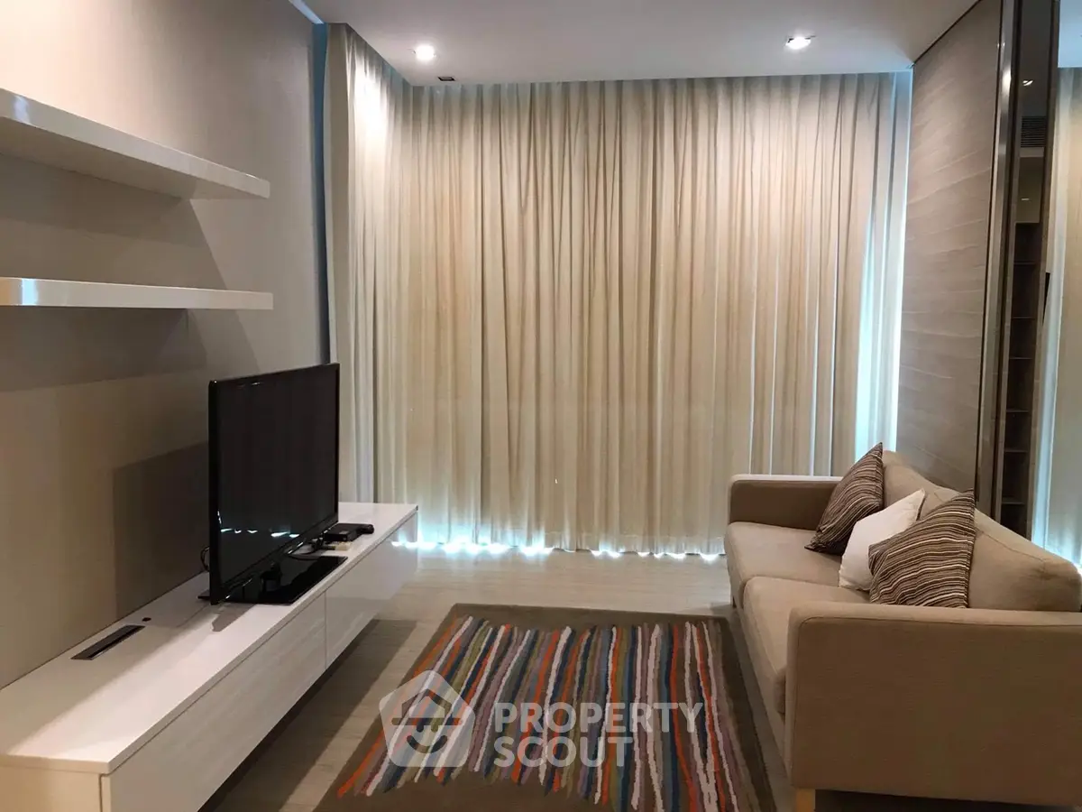 Fully Furnished 1 Bedroom Condo at The Room Sukhumvit 21-1