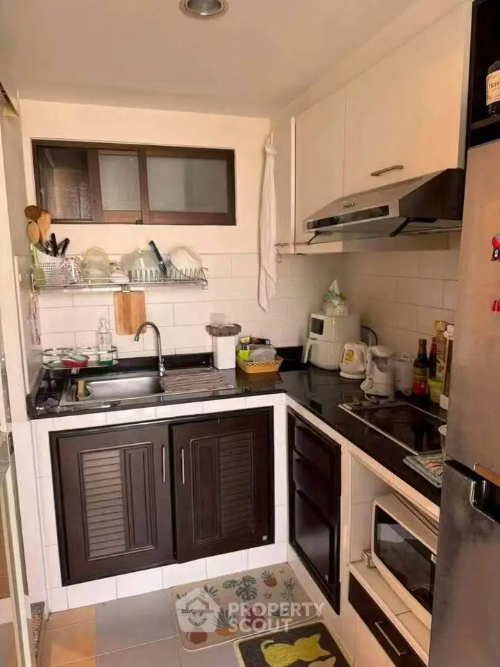 Cozy kitchen with modern appliances and efficient layout, perfect for culinary enthusiasts.