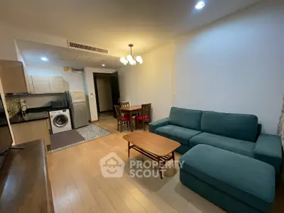 Modern living room with open kitchen and cozy dining area