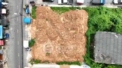 Prime vacant land plot in urban area ready for development, ideal for residential or commercial projects.