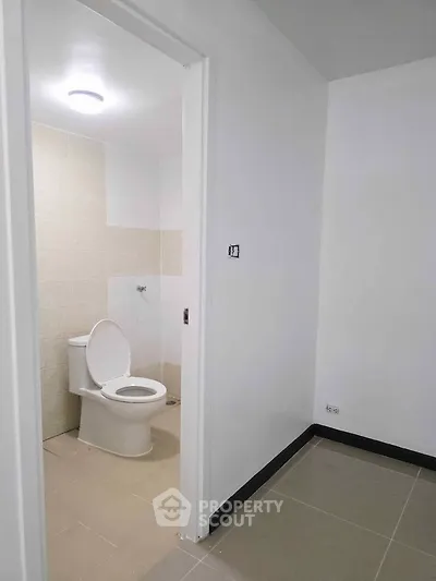 Minimalist bathroom with modern fixtures and neutral tiles