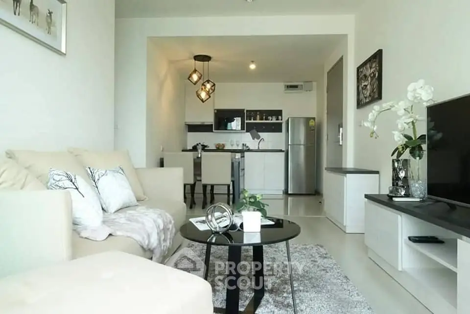  2 Bedrooms Condo at Life Ratchadapisek-1