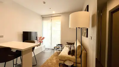 Modern living room with cozy sofa and stylish decor in a contemporary apartment.