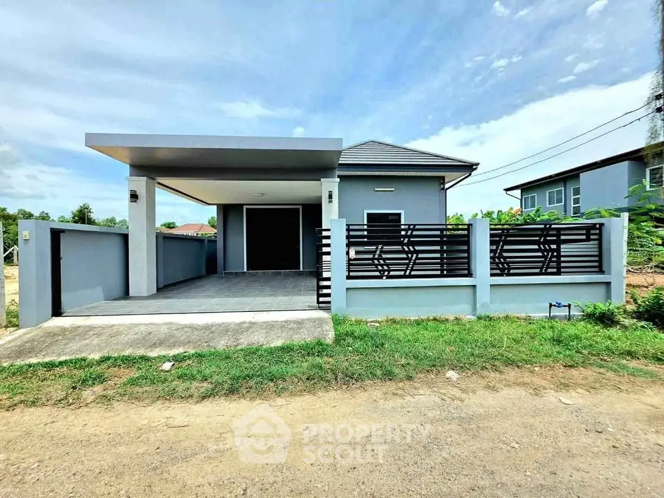 Modern single-story house with sleek design and spacious driveway