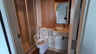 Modern bathroom with shower and sleek fixtures in a contemporary apartment.