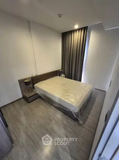 Modern bedroom with sleek design and cozy ambiance, featuring a comfortable bed and stylish decor.