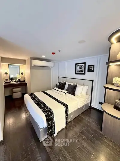 Luxurious modern bedroom with elegant decor and stylish furnishings, perfect for a cozy retreat.