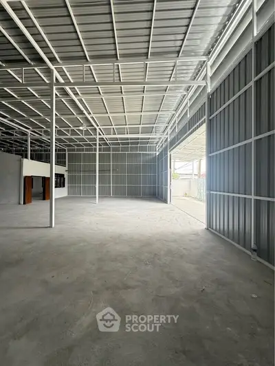 Spacious industrial warehouse with high ceilings and open layout, perfect for storage or manufacturing needs.