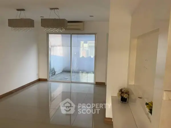 image_rental-6010792