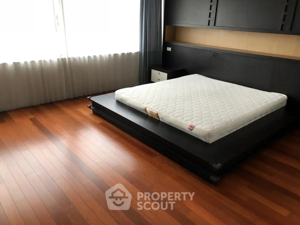  3 Bedrooms Condo -1