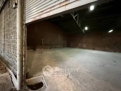 Spacious industrial warehouse with high ceilings and ample storage space.