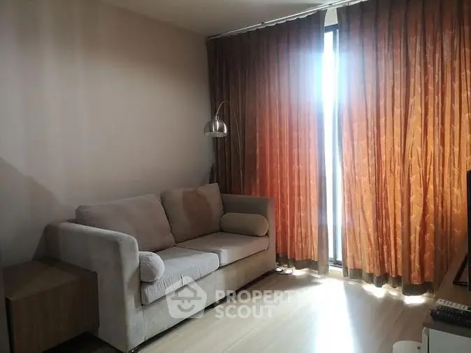 Fully Furnished 2 Bedrooms Condo at The Unique ลาดพร้าว 26 Livingroom