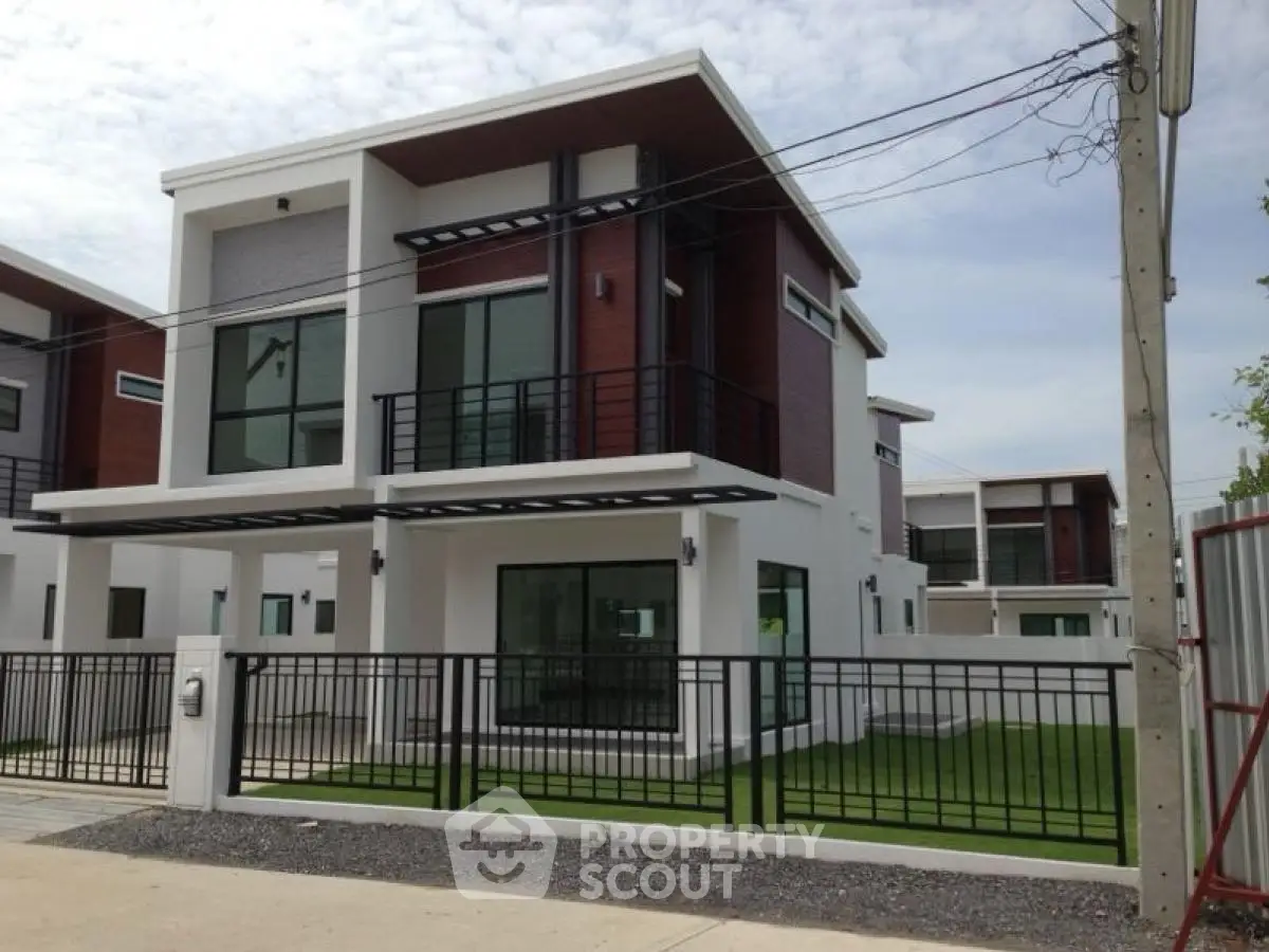 Modern two-story house with sleek design and spacious lawn