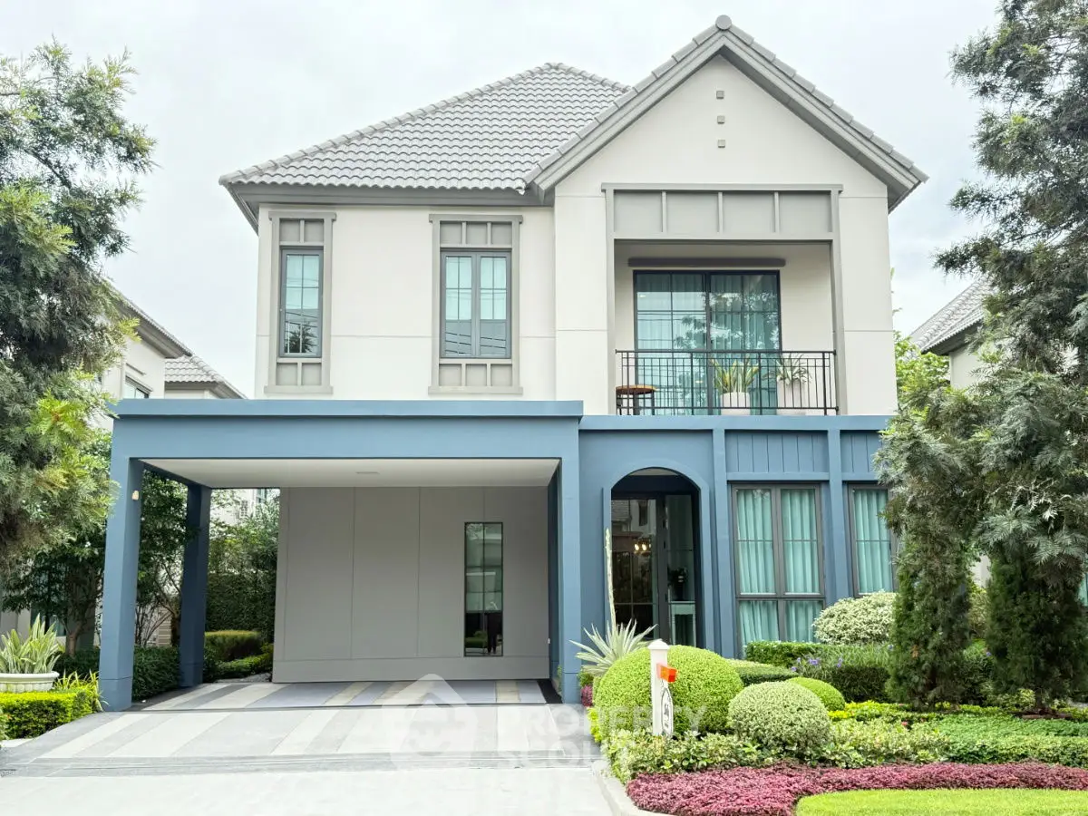 Stunning modern two-story house with landscaped garden and spacious driveway.