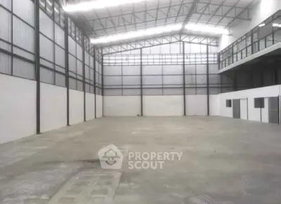 Spacious industrial warehouse with high ceilings and ample storage space.