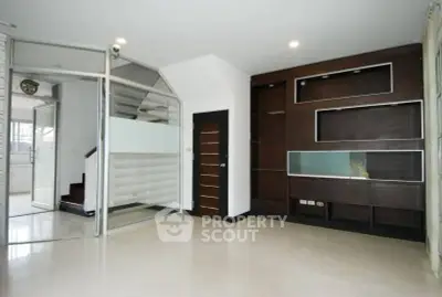 image_rental-30641245