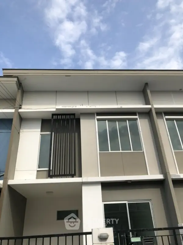 image_rental-7034636