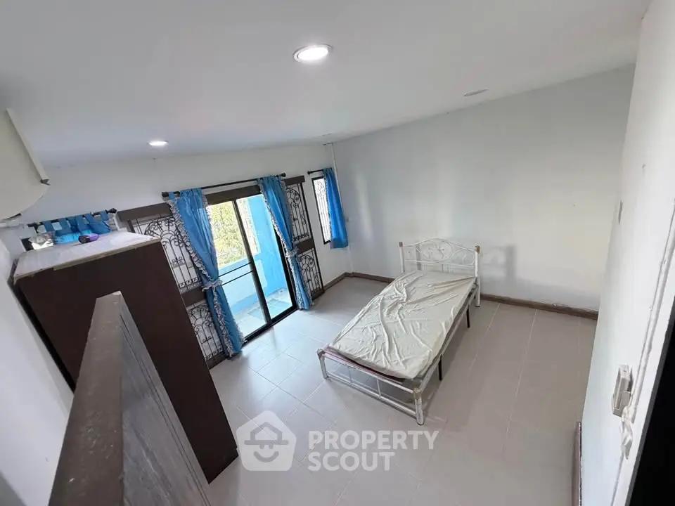 Spacious bedroom with balcony access and natural light