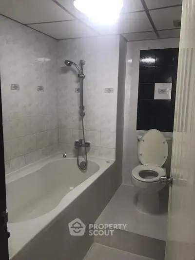  2 Bedrooms Condo -4