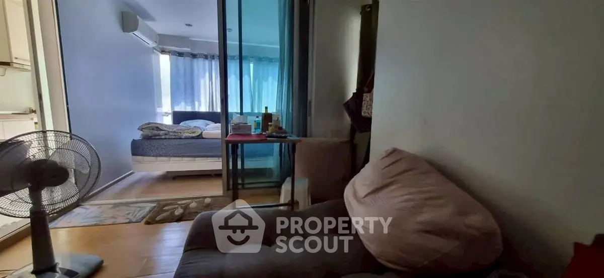 Cozy bedroom with modern decor and natural light, featuring a comfortable bed and stylish furnishings.