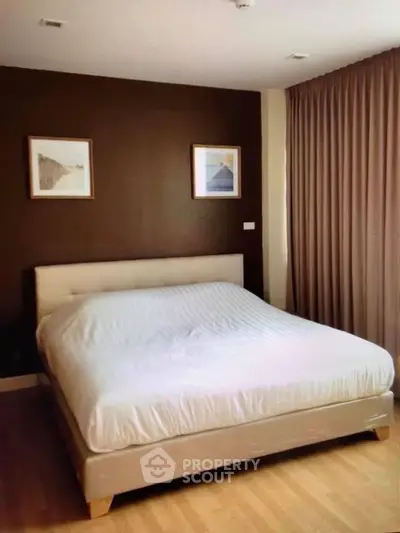 Cozy bedroom with modern decor and large bed, perfect for relaxation.