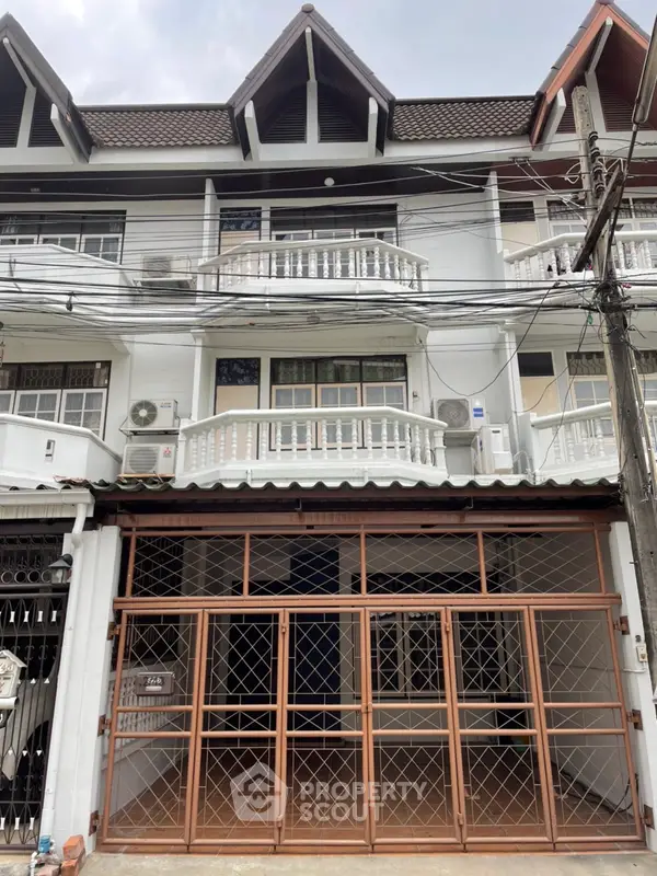 image_rental-8333366