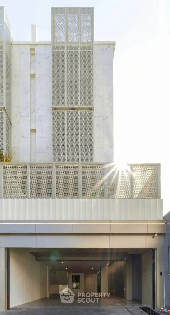 2070955-Photoroom (1).png