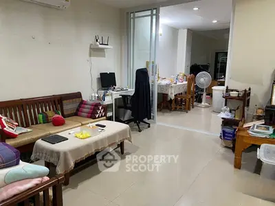 1852606-2-Photoroom.png