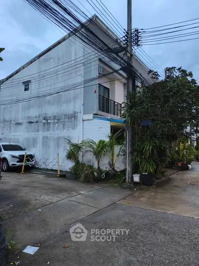 Charming corner townhouse with lush greenery and ample parking space, perfect for modern living.