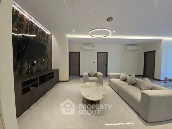 image_rental-30383022