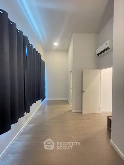 1852607-4-Photoroom.png