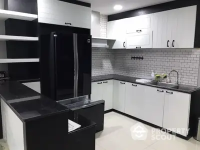  3 Bedrooms Condo at Supalai Place Sukhumvit 39-2