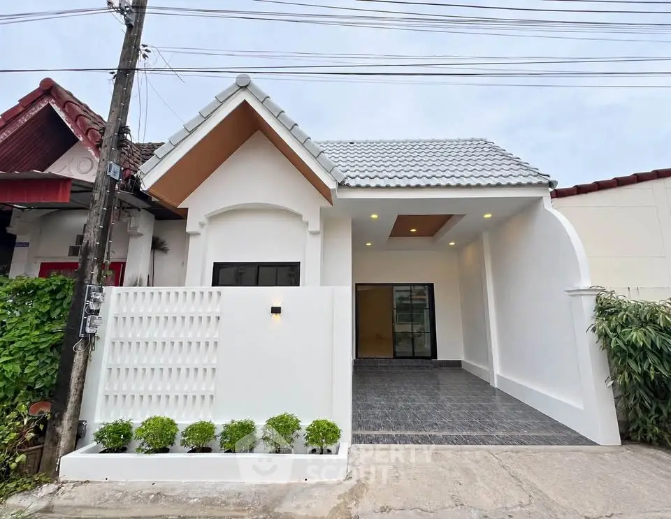 Charming single-story house with modern facade and spacious driveway, perfect for family living.
