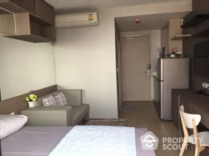 Fully Furnished 1 Bedroom Condo at Ideo Q Chula Samyan-4