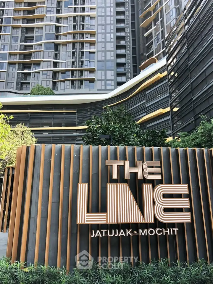 Modern high-rise building exterior with stylish architectural design at The Line Jatujak-Mochit.